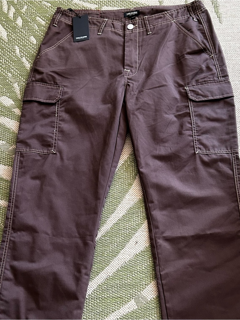 True Religion Men's Cargo Pants in Brown w/brand logo on back pockets NWT 36